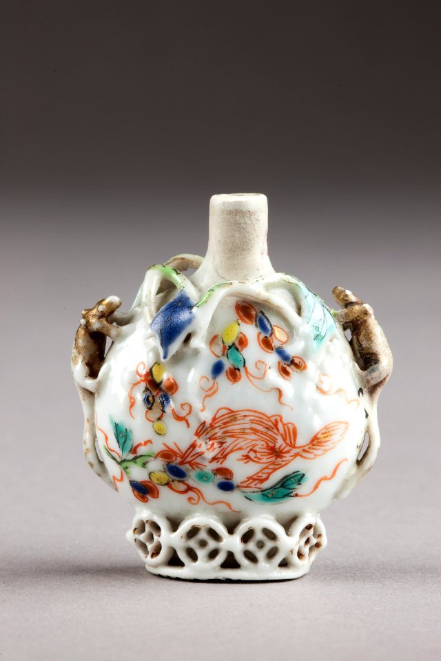 Snusflaska, porslin. Qing dynastin - Hallwylska museet - 95807