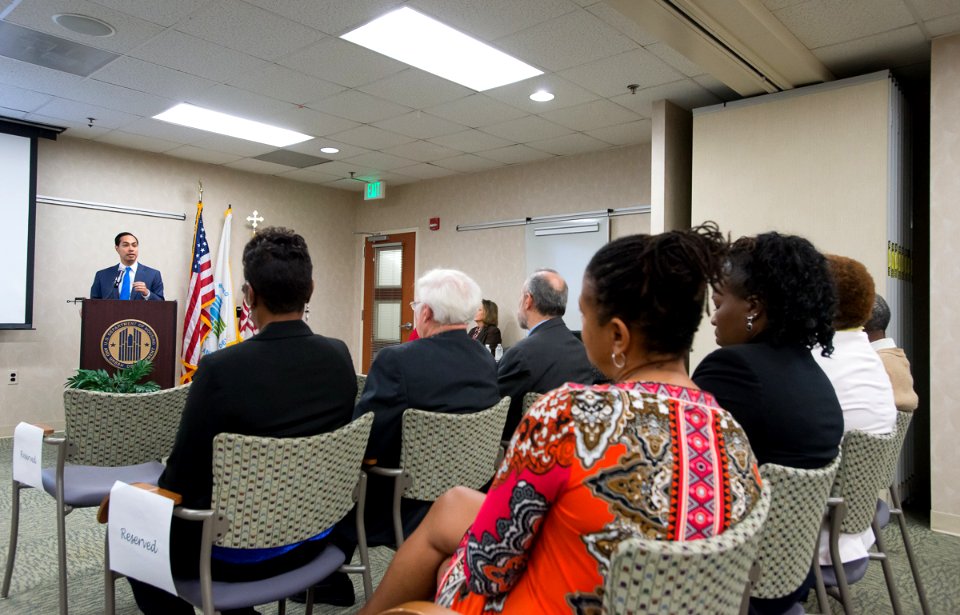 SOHUD Castro Visit Baltimore Field Office (15372412438)