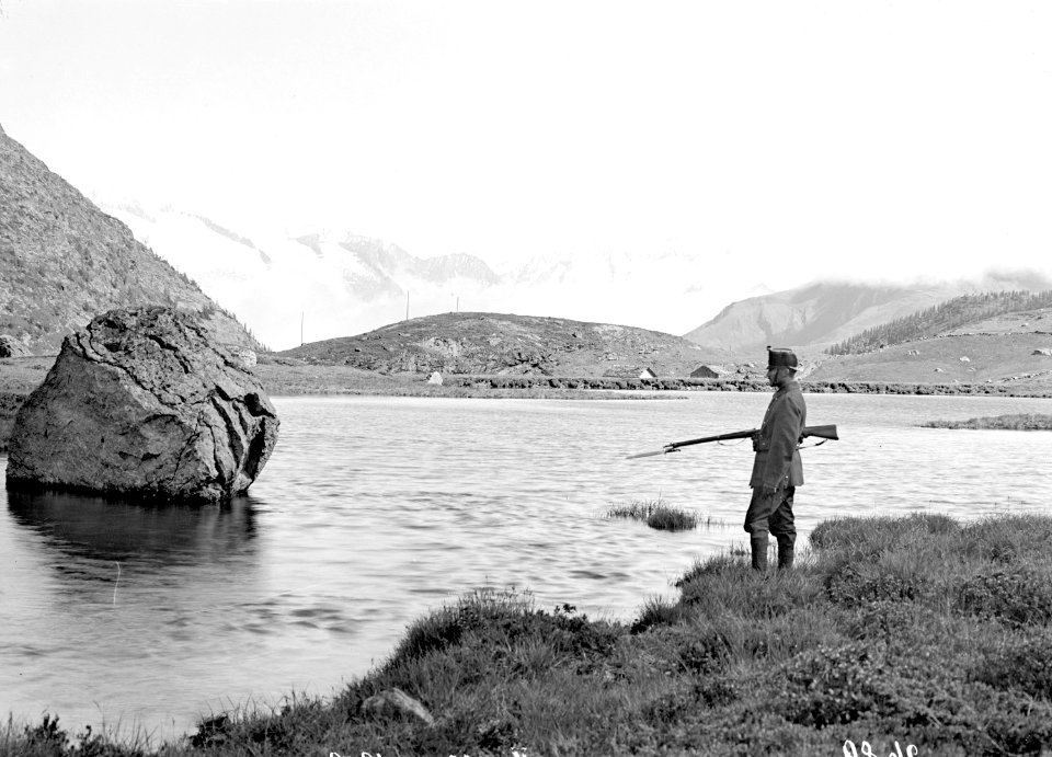 Soldat am Bergsee - CH-BAR - 3238900
