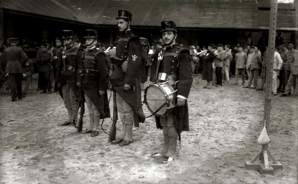 Soldados de artillería celebrando la fiesta de su patrona (1 de 3) - Fondo Car-Kutxa Fototeka
