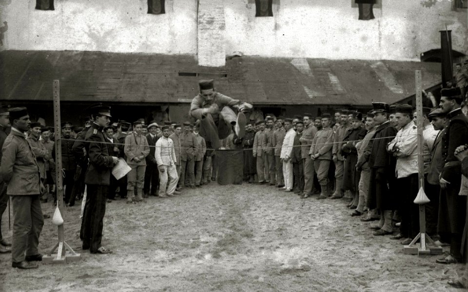 Soldados de artillería celebrando la fiesta de su patrona (2 de 3) - Fondo Car-Kutxa Fototeka