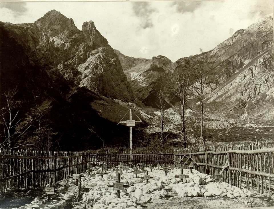 Soldatenfriedhof beim Brigade Hilfsplatz im Dominkatal. (BildID 15461357)