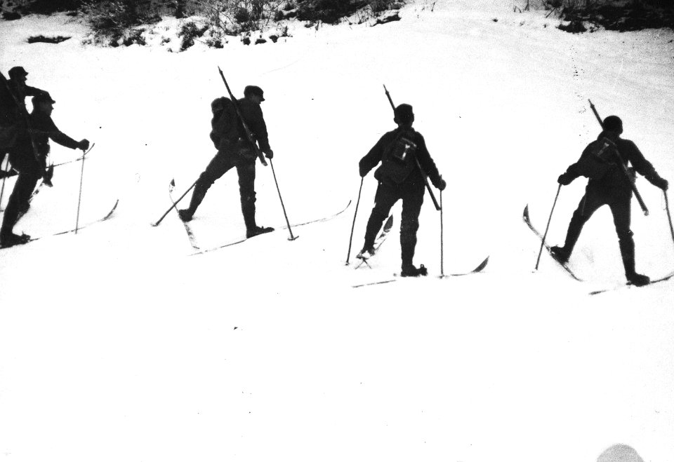 Soldaten beim Skitraining - CH-BAR - 3236775