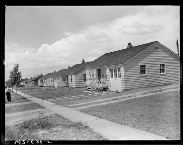 Some of the houses on this government housing project. Many miners from nearby coal mines live here. Sunnyside... - NARA - 540537
