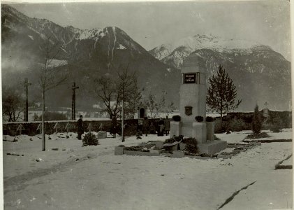Soldatenfriedhof mit Kriegerdenkmal in Oberdrauburg. Begräbnis eines mit Kopfschuss auf den Köderköpfen gefallenen Korporals. (BildID 15464130)