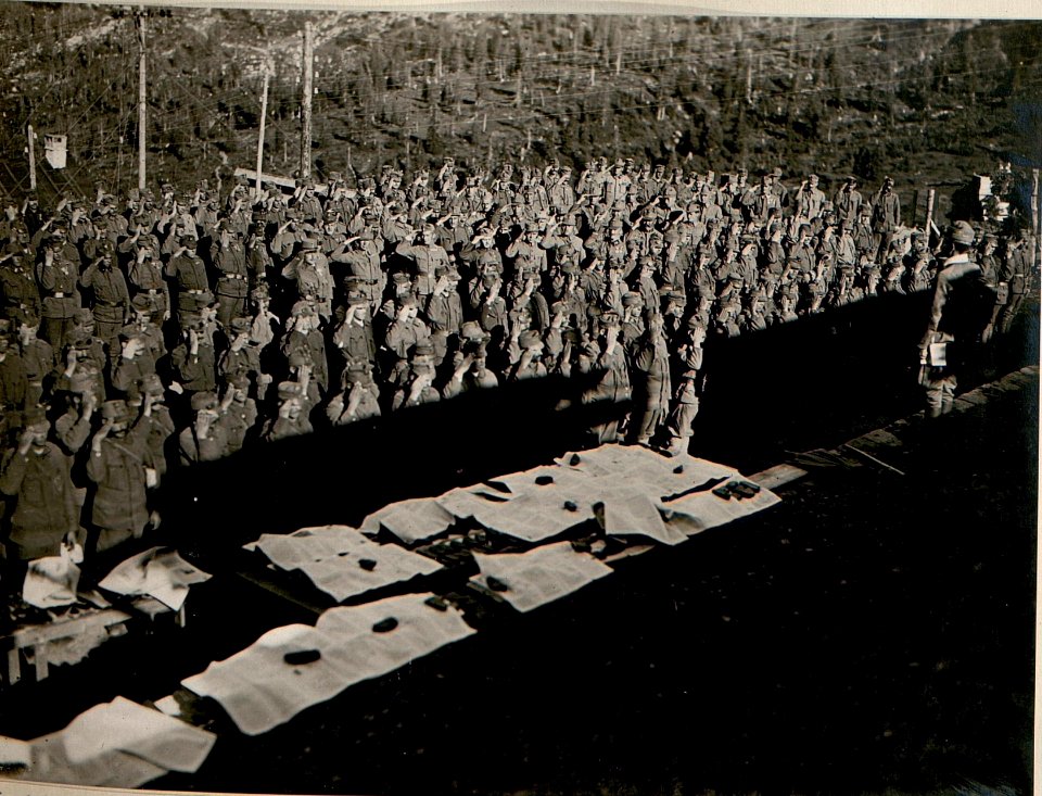 Soldatenfest anlässlich des Geburtstages Sr.Majestät auf der Rattendorfer-Alpe. (17-8.1917.) (BildID 15803555)