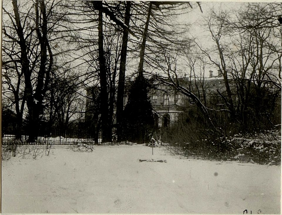 Soldatengrab im Park des Herrenhauses Pilica (Lir.2) (BildID 15537927)