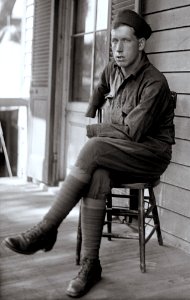 Soldier at Walter Reed missing both arms
