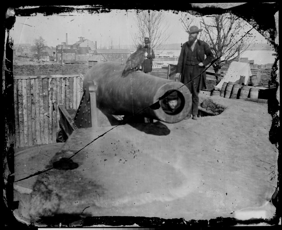Soldiers in a cannon, Rodgers Battery, Alexandria, Va - NARA - 529249