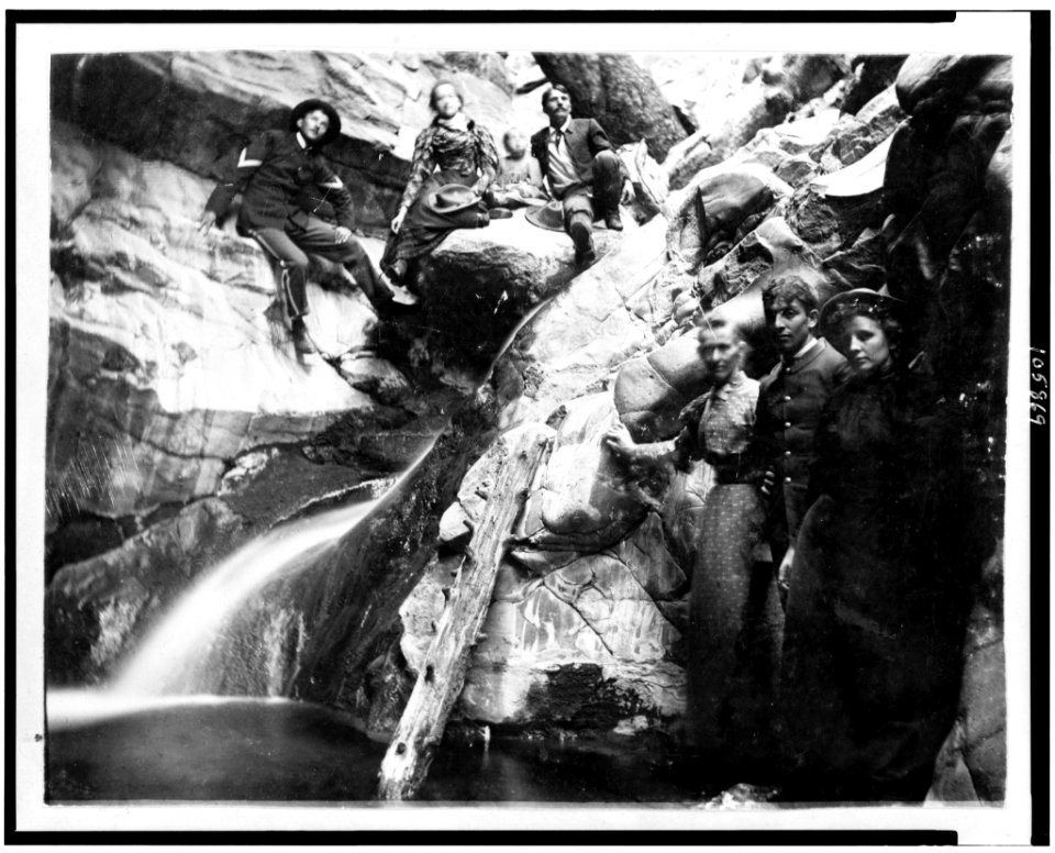 Soldiers with women in gorge, Fort Verde, Arizona LCCN92513331