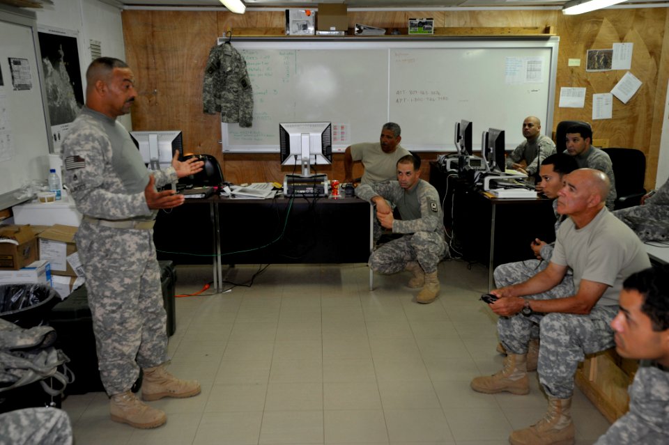Soldiers receive convoy briefing DVIDS218064