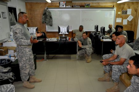 Soldiers receive convoy briefing DVIDS218064