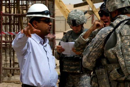 Soldiers Visit Future of Basra Vocational Technology School DVIDS183438
