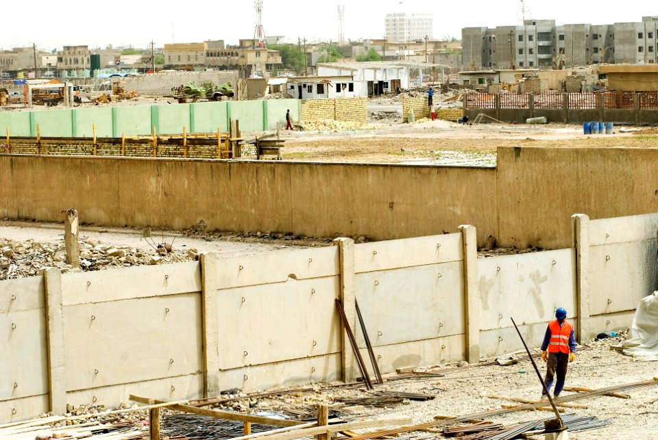 Soldiers Visit Future of Basra Vocational Technology School DVIDS183418