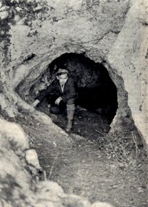 Solymári-ördöglyuk bejárat. Turisták Lapja, 1924