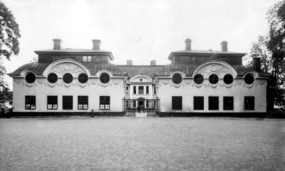 Solna, Karlbergs slott från parken (J David)