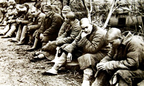 Some of the 2,000 Japanese prisoners captured by Chinese troops at Changsha, WWII (24247080210)