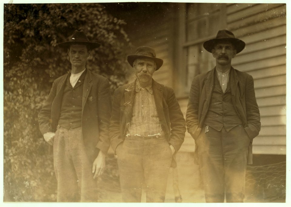 Some of the operatives, Dickson Mills, Laurinburg, N.C. Dec. 6, 1908. Witness, Sara R. Hine. LOC nclc.01510