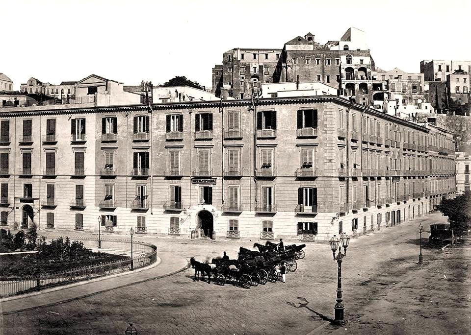 Sommer - Piazza Vittoria, Hotel Vittoria