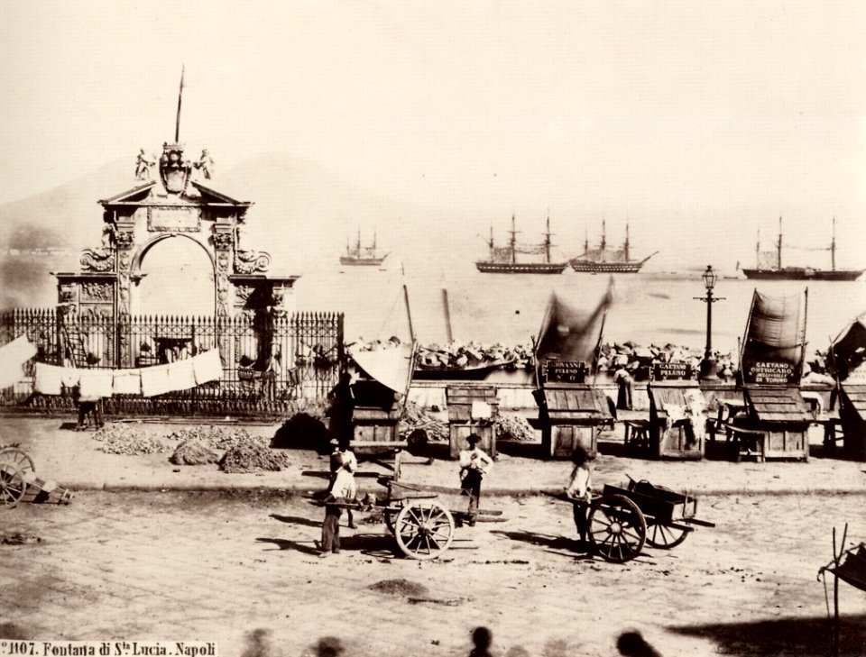 Sommer, Giorgio (1834-1914) - n. 1107 - Fontana di santa Lucia (Napoli)
