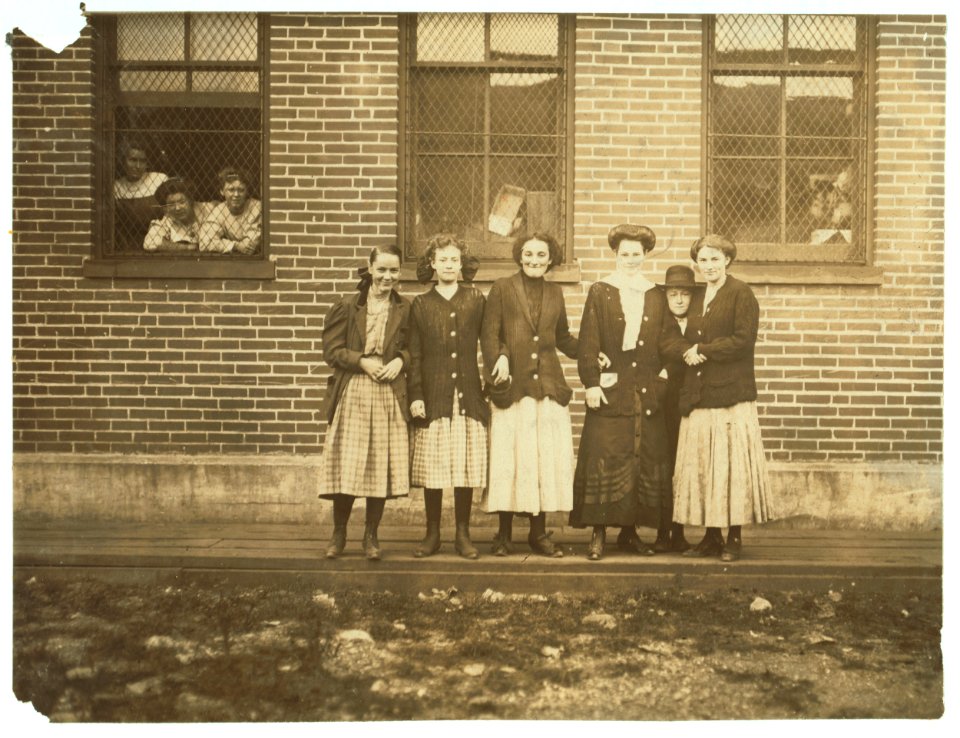 Some of the Young Girls (not the youngest) working in Peters Shoe Co., De Soto, Mo. LOC nclc.04689