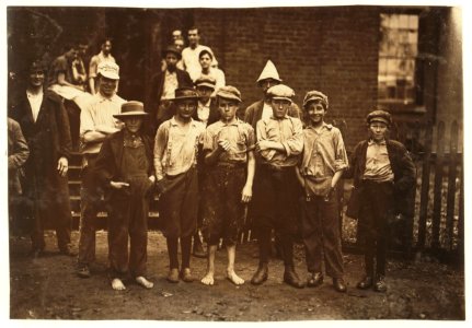 Some of the young workers in the Anniston Mfg. Co. LOC nclc.02923