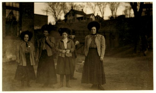 Some of the youngest girls in Chace Cotton Mill, Burlington, Vt. Girls' names are Mabel Blanchette (left hand end), Lodell Blanchette (right hand end), and Agnes Fountain, young girl in LOC nclc.01714
