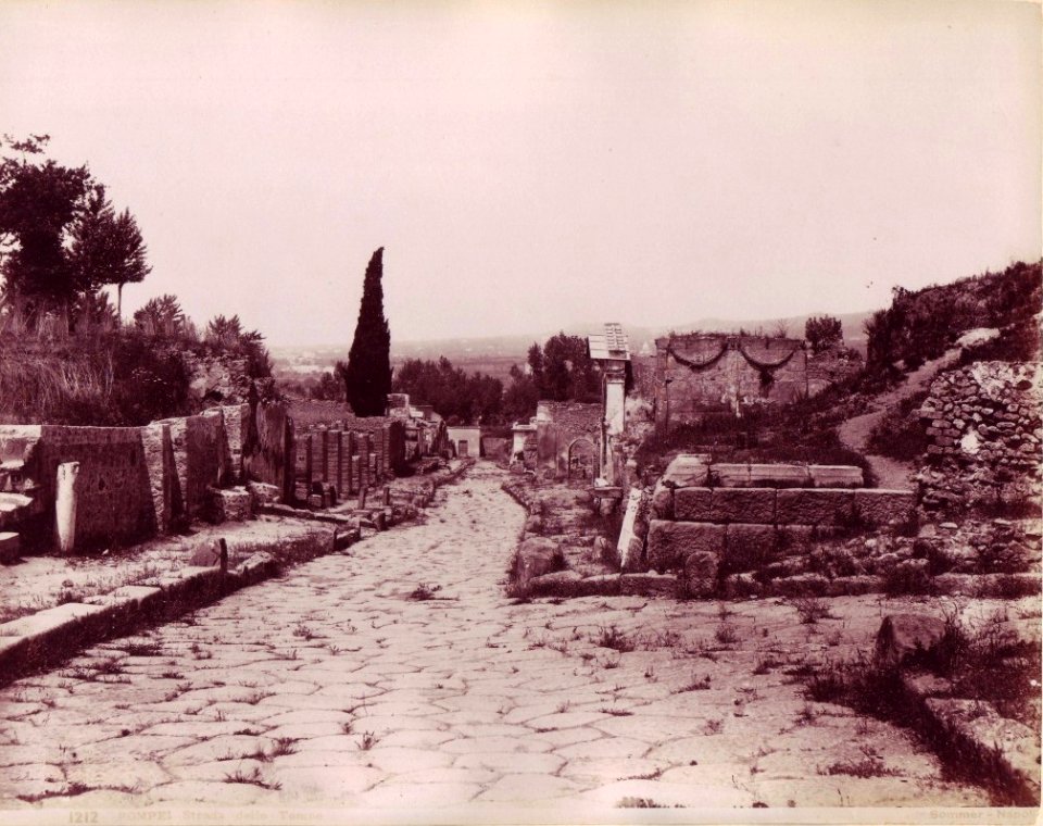 Sommer, Giorgio (1834-1914) - n. 1212 - Pompei - Strada delle tombe