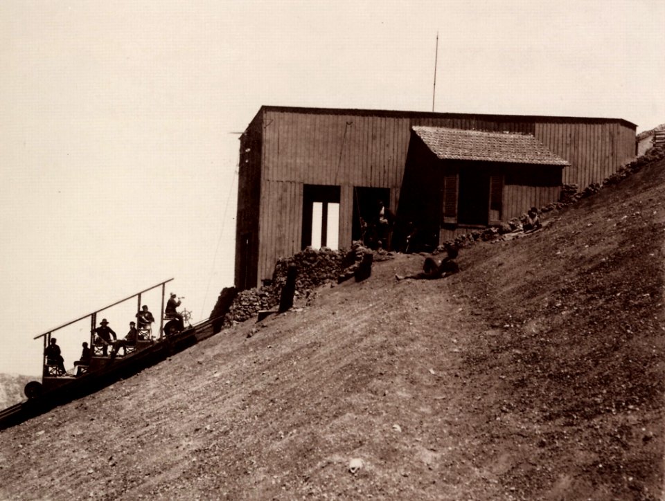 Sommer, Giorgio - Höchstgelegene Haltestation der Vesuv-Bergbahn (Zeno Fotografie)