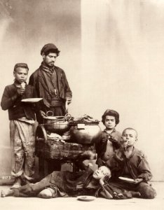 Sommer, Giorgio - Bengel essen Pfannkuchen (Zeno Fotografie)