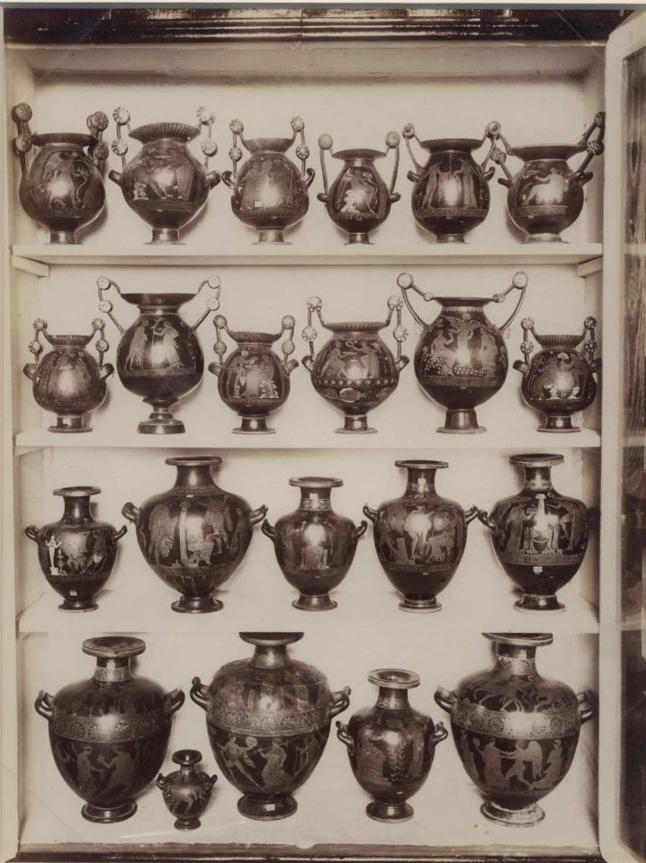 Sommer, Giorgio (1834-1914) - Vasi antichi nel Museo archeologico nazionale di Napoli - 04