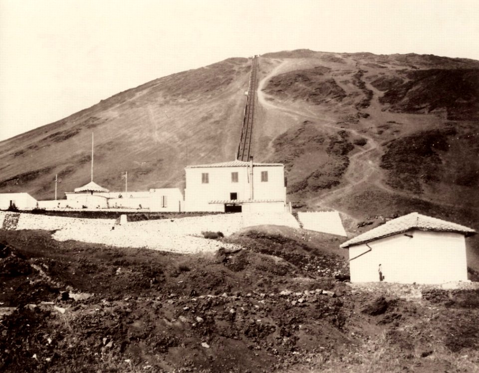 Sommer, Giorgio - Tiefstgelegene Haltestelle der Vesuv-Bergbahn (Zeno Fotografie)