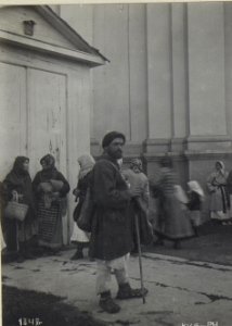 Sonntag vor der Kirche in Wladimir Wolinsky (BildID 15694272)