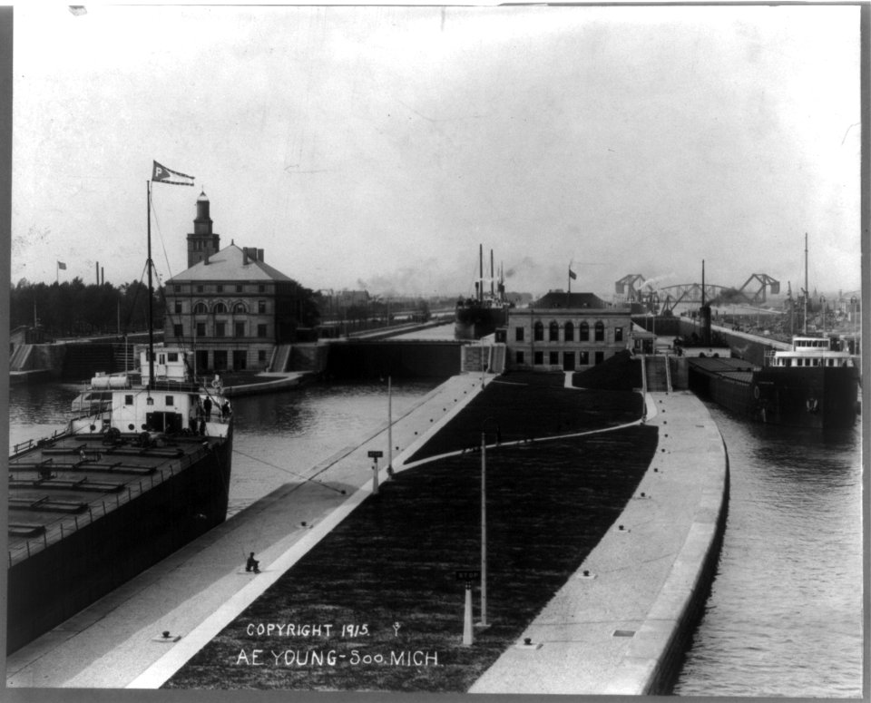 Soo Locks (Sault Sainte Marie), Michigan. LCCN2003673116