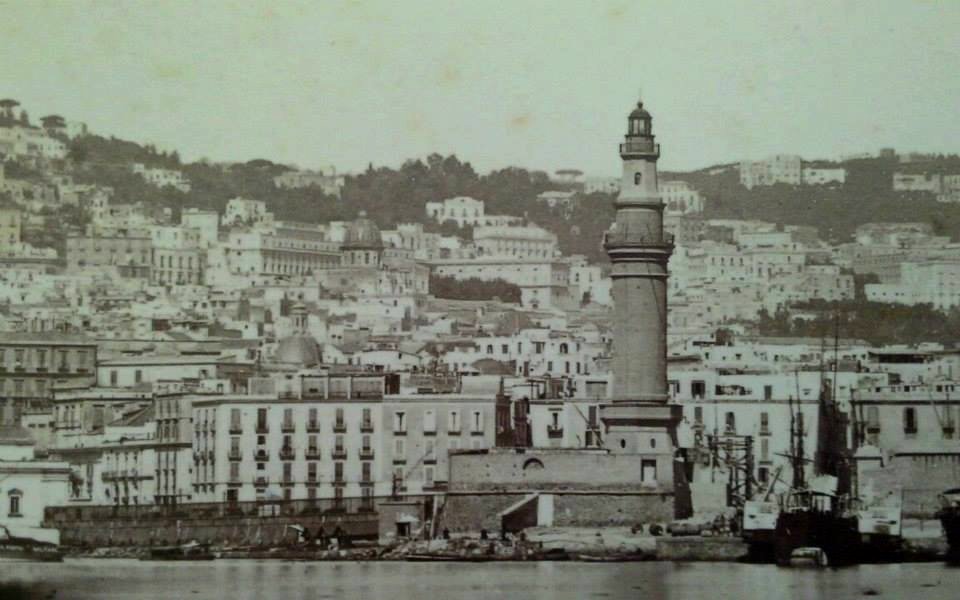 Sommer, Lanterna del Molo (dettaglio)