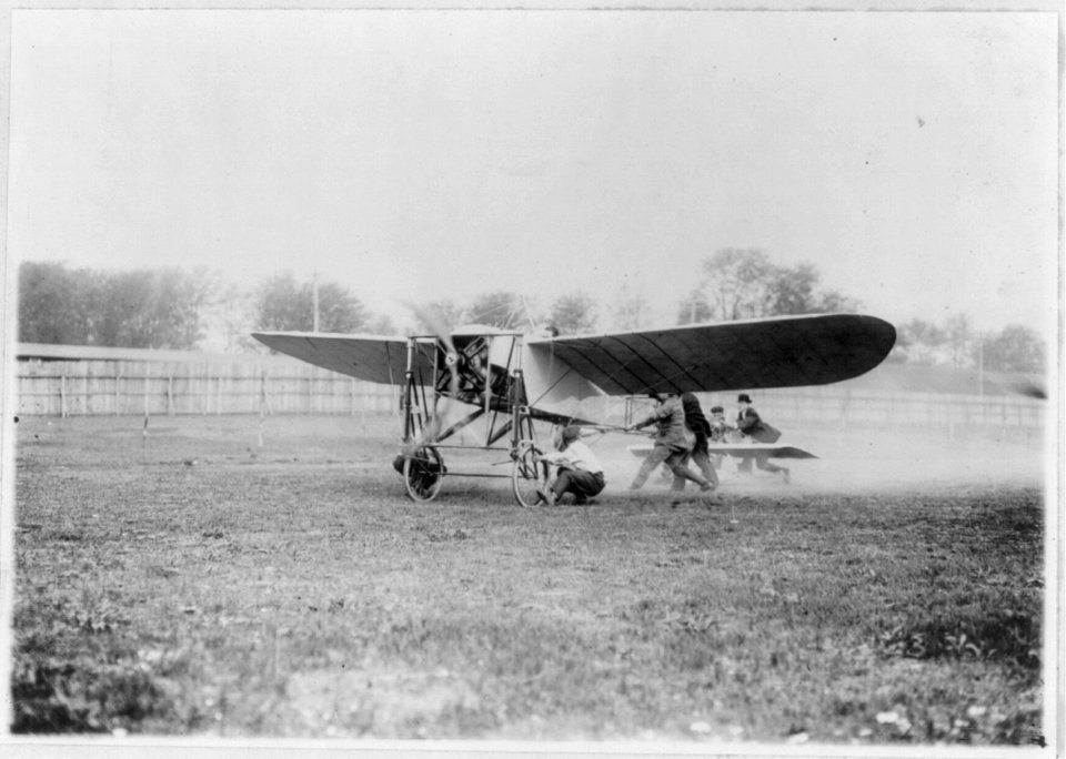 Sopwith beginning flight LCCN2003671116