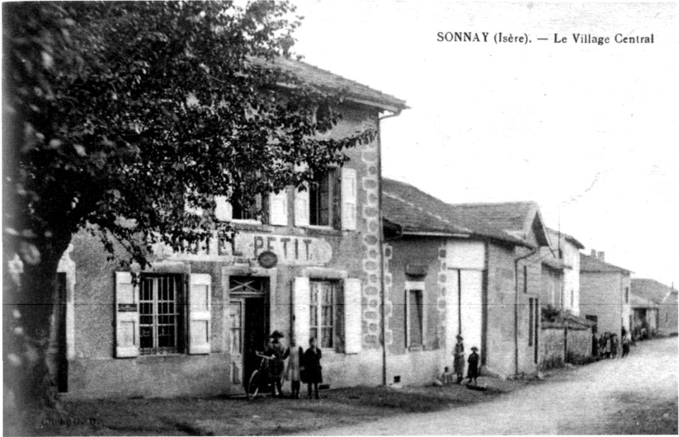 Sonnay, le village central, 1910, p247 de L'Isère les 533 communes - cliché G D