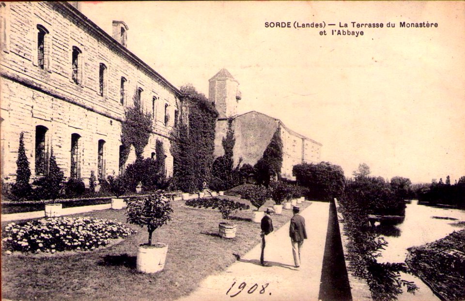 Sorde-l'Abbaye - Terrasse du Monastère 1