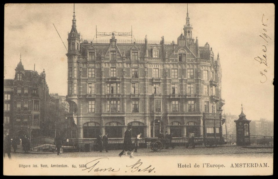 Sophiaplein gezien naar Hotel 'Europe, Nieuwe Doelenstraat 2-14. Uitgave Jos Nuss, Amsterdam, Afb PBKD00281000023