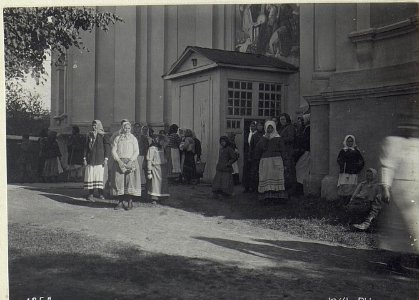 Sonntag vor der Kirche in Wladimir Wolinsky (BildID 15694279)