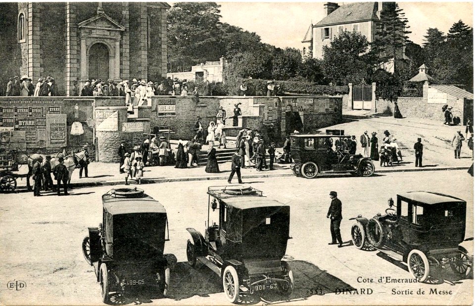 Sortie de messe à Dinard