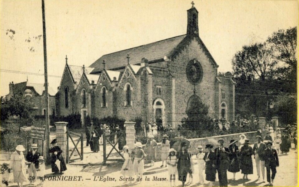 Sortie de messe à Pornichet