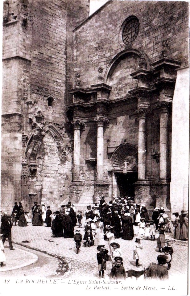 Sortie de messe à Saint-Sauveur