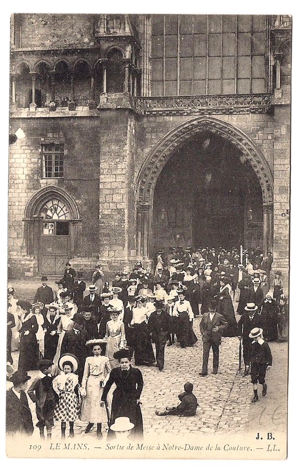 Sortie de la messe à ND de la Couture