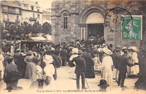 Sortie de messe à La Bourboule