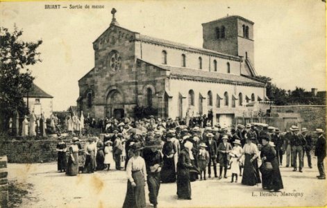 Sortie de messe à Briant