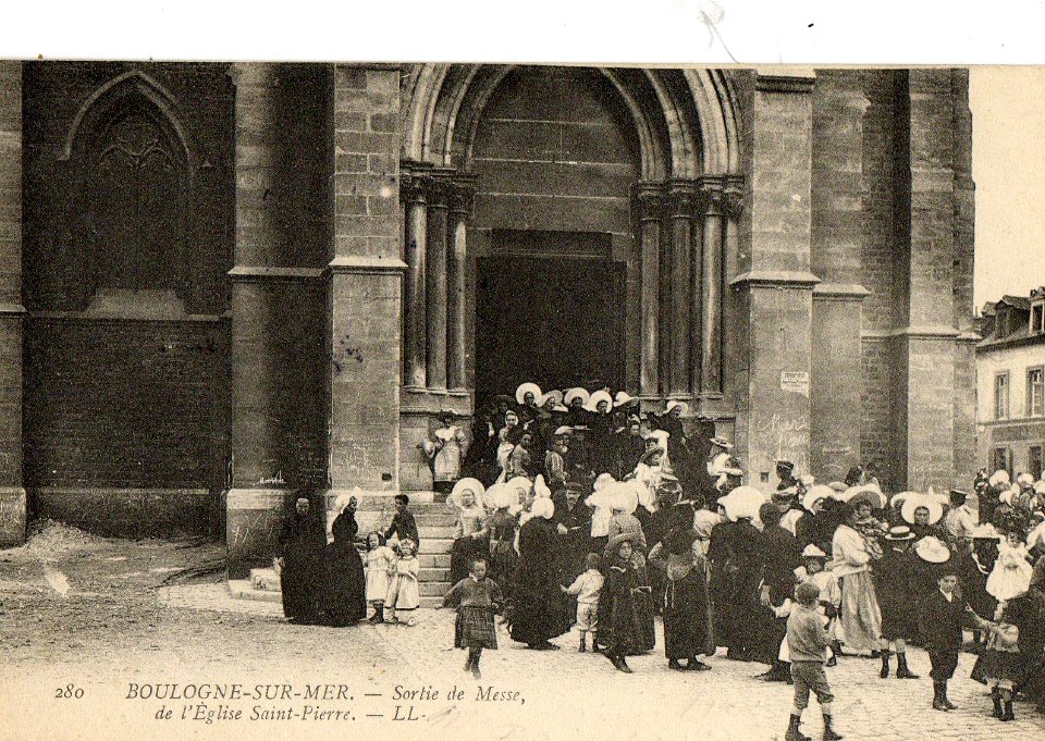 Sortie de messe à Saint-Pierre de Boulogne