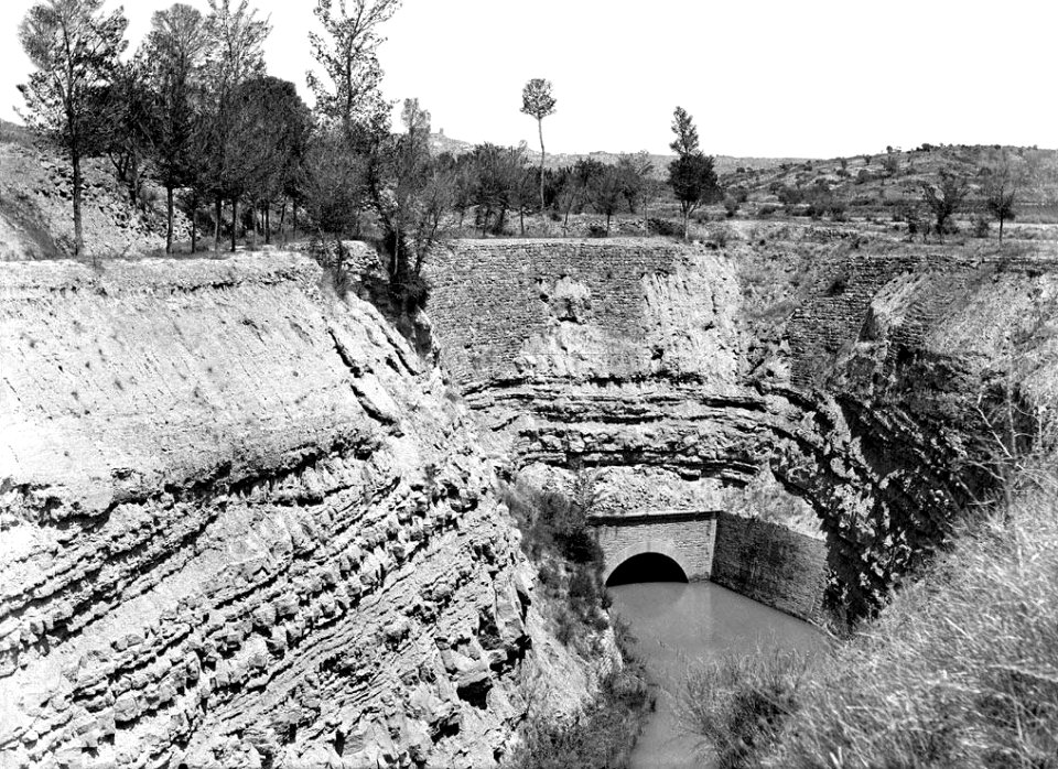 Sortida del tunel del canal del castell de Monclar d'Urgell (Restored)