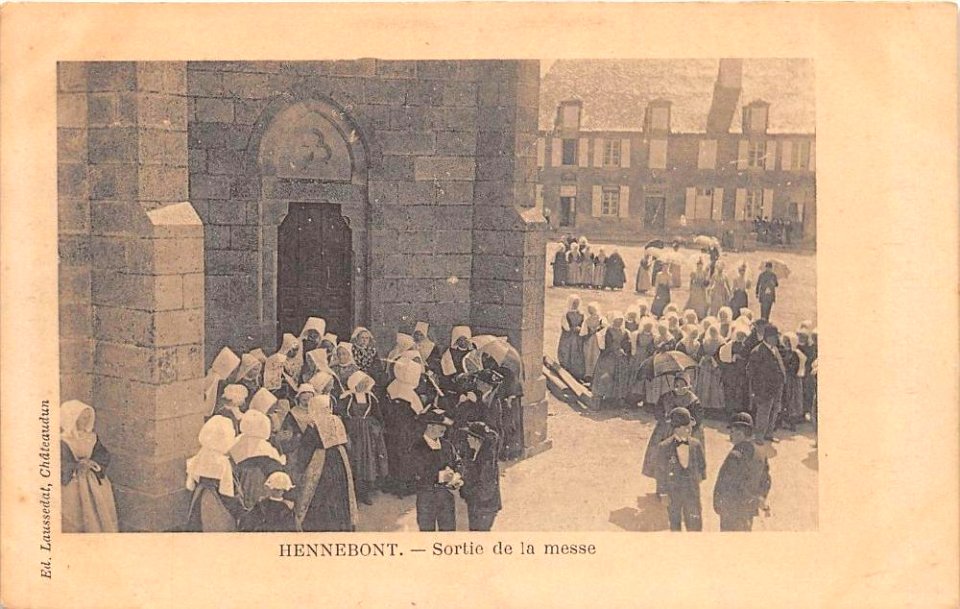 Sortie de messe à Hennebont