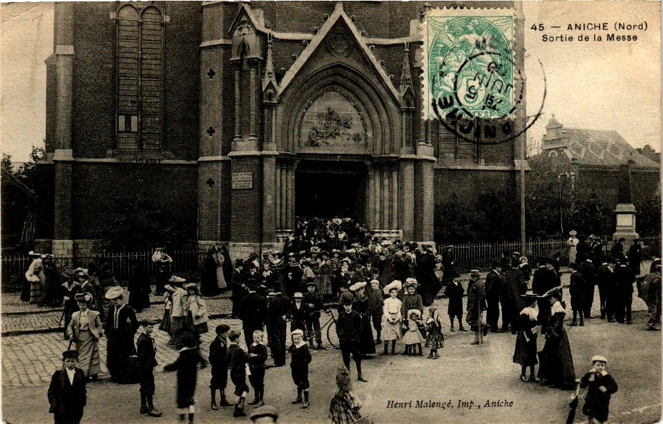 Sortie de messe à Aniche